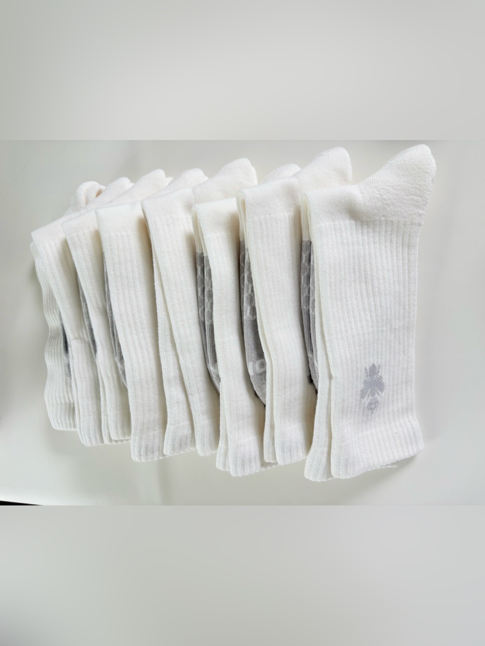 Bombas 8 Pack White Cushioned Crew Socks Size M